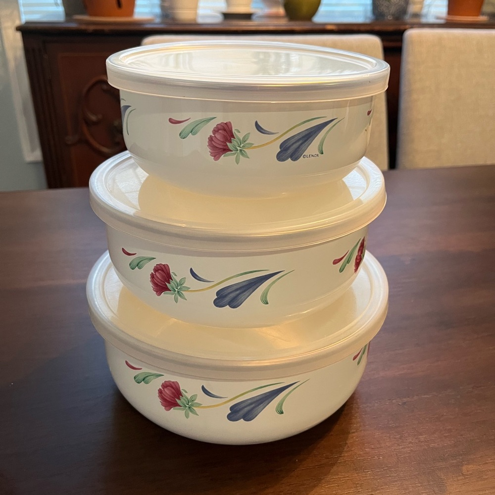 Lenox Poppies On Blue 3 Metal Nesting Bowls with Lids